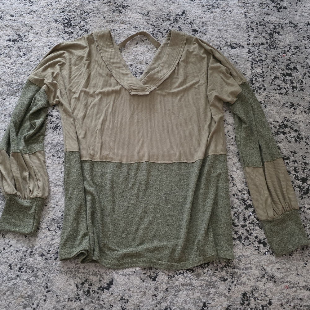 ANDREE By Unit Oversized Longsleeve vneck Shirt Womens M Dark Green Tan